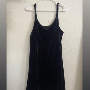 Black torrid flowy velvet dress